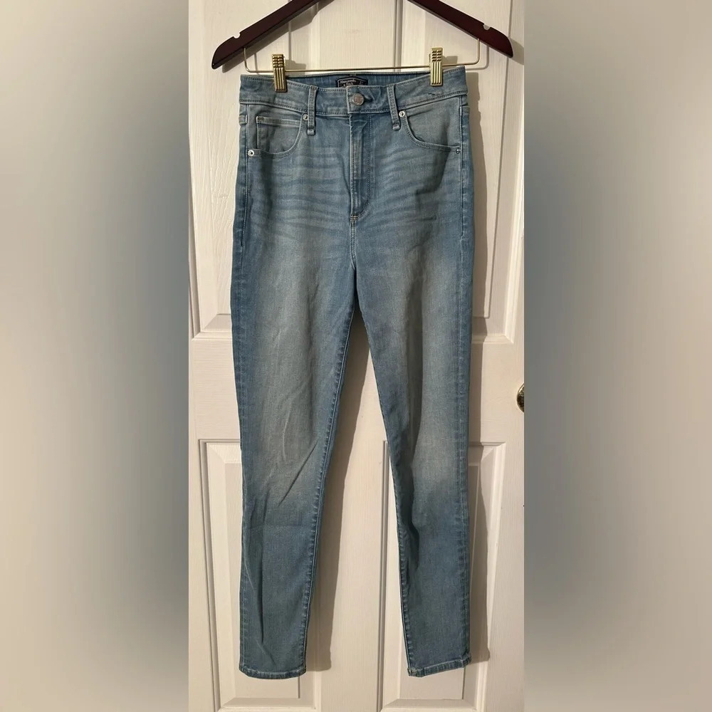A&F 27 CURVE LOVE Abercrombie & Fitch HIGH RISE Super Skinny Jeans